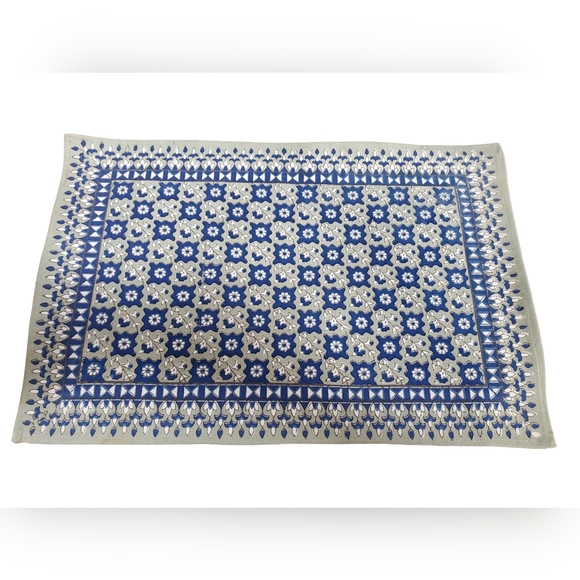 Set Of Twelve Matching Placemats - Picture 2 of 6